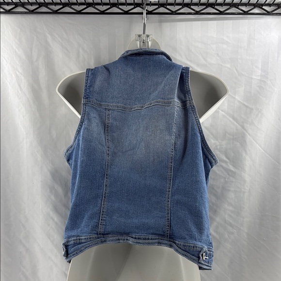 Denim Sleeveless Vest Maurice’s Large - Picture 2 of 8
